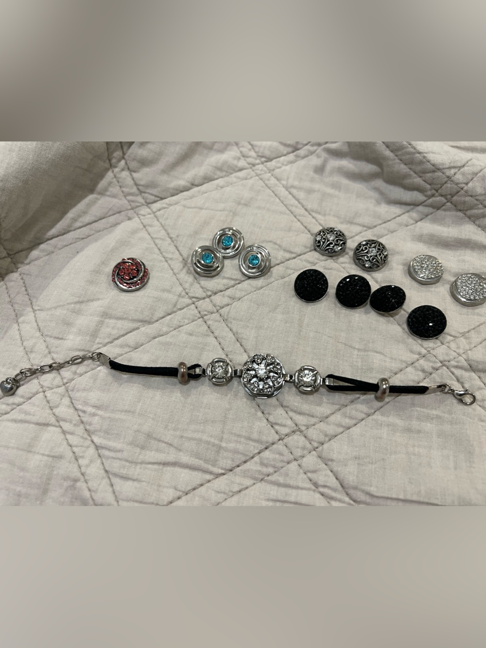 Snap Bracelet & Assorted Snaps (12)